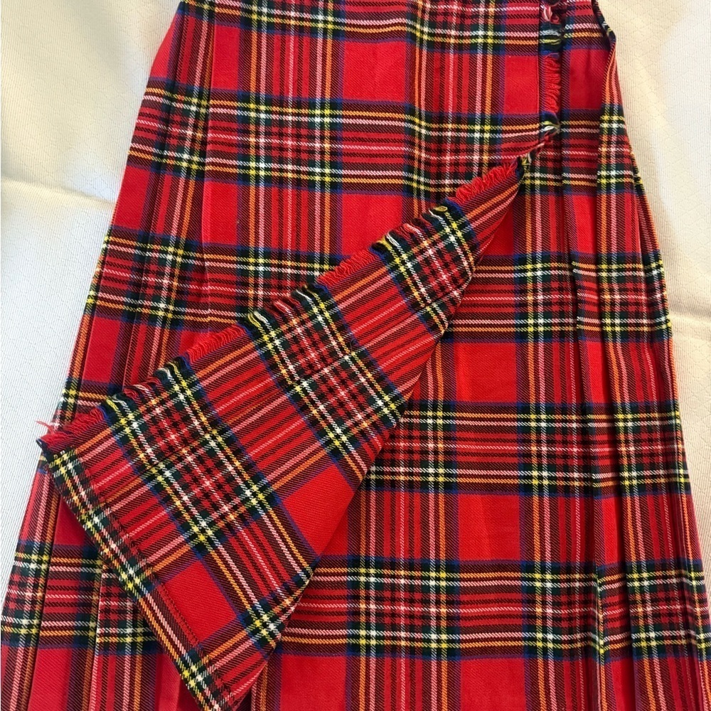 Lord & Taylor Red Tartan Kilt. Size 8 - Picture 9 of 13